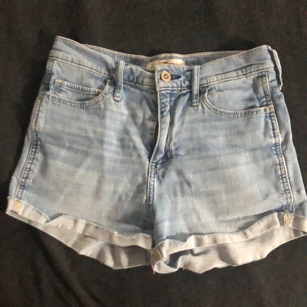 High waisted Hollister short shorts! Light wash